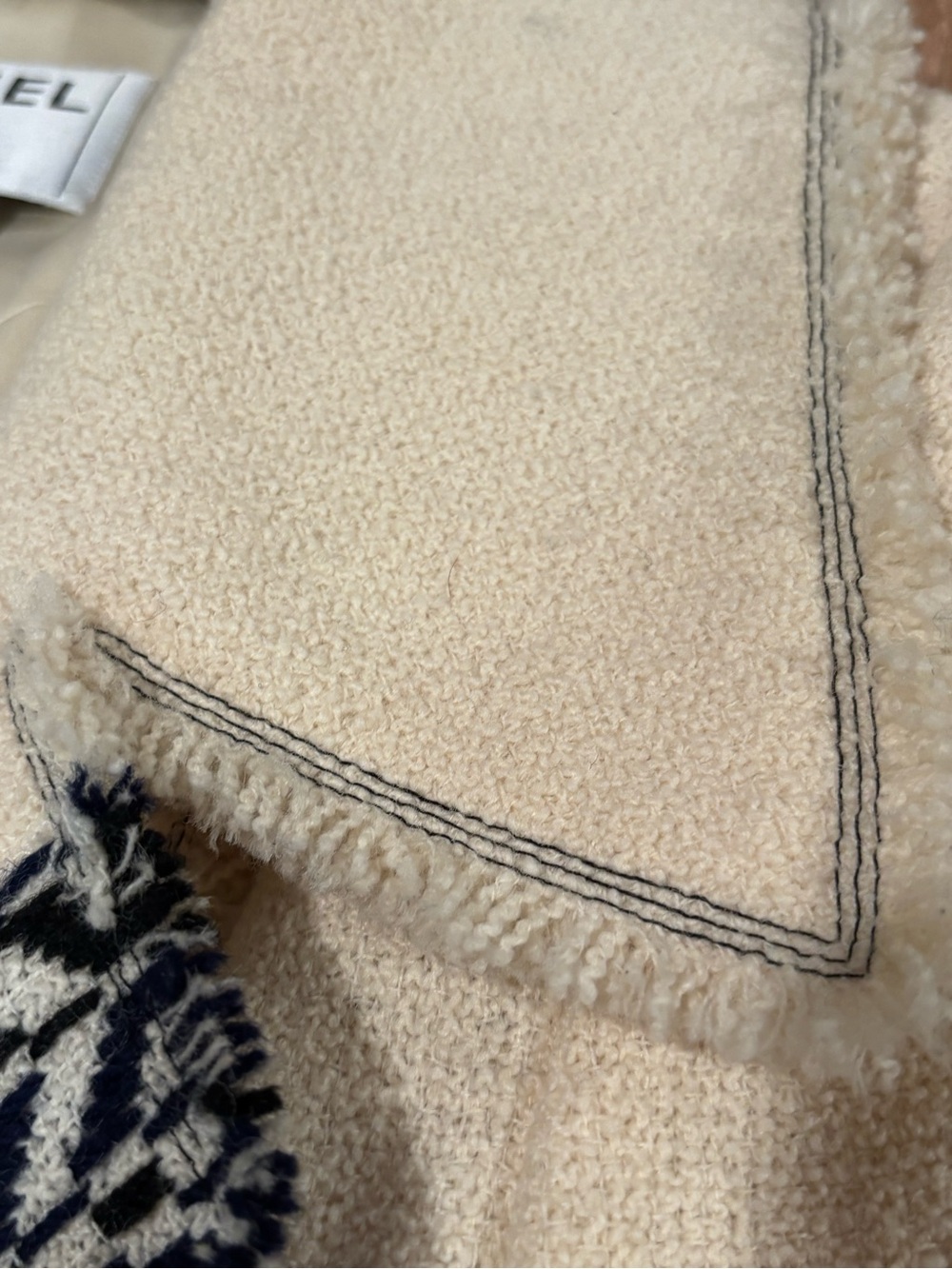 Beautiful Vintage CHANEL Cream Bouclé Coat Herringbone Trim - Picture 13 of 15